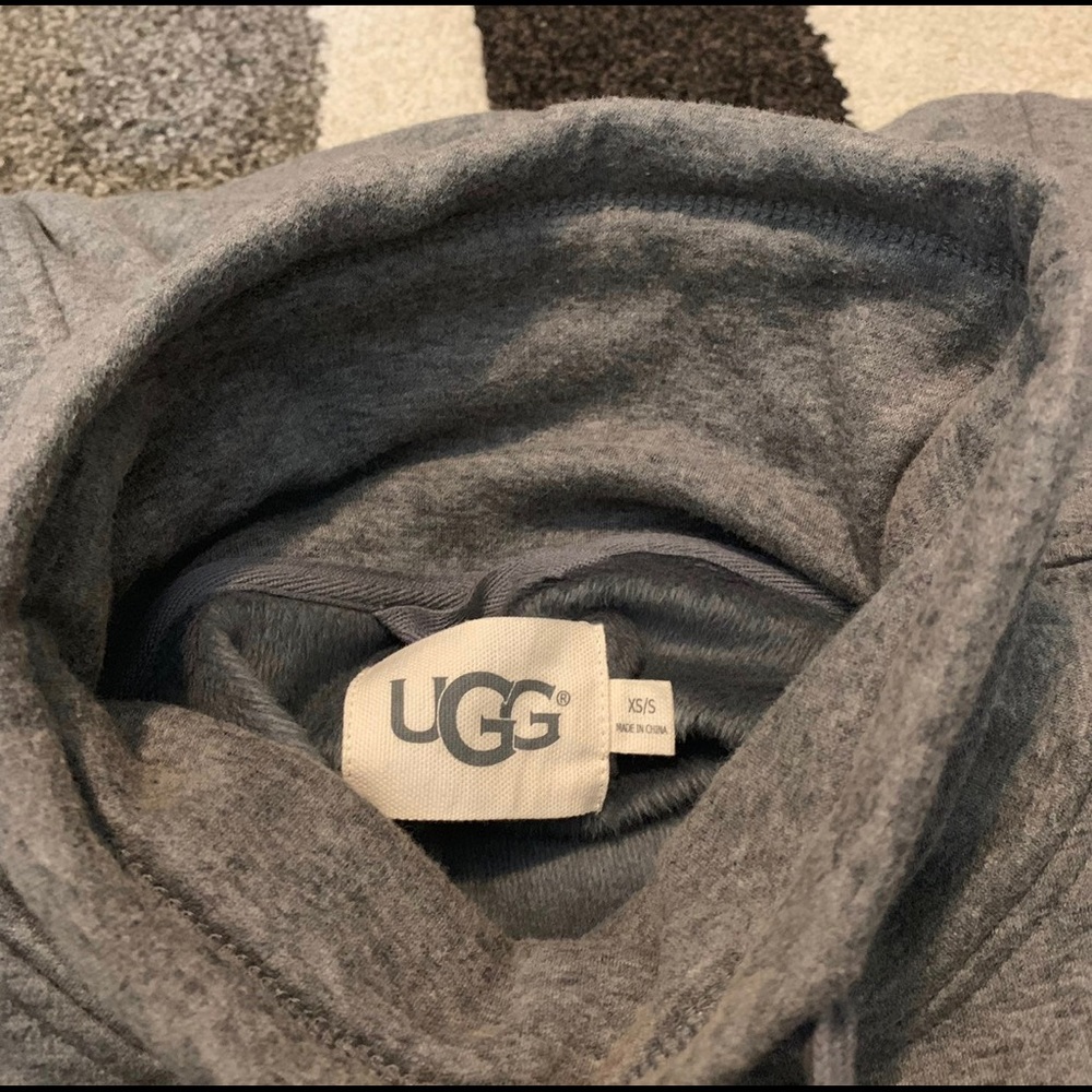UGG: FLEECE PICHOT Double Knit CAPE PONCHO - Picture 4 of 16